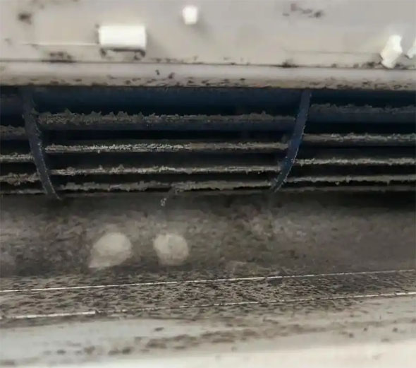 九原空调吹的风有股烧焦味是怎么回事